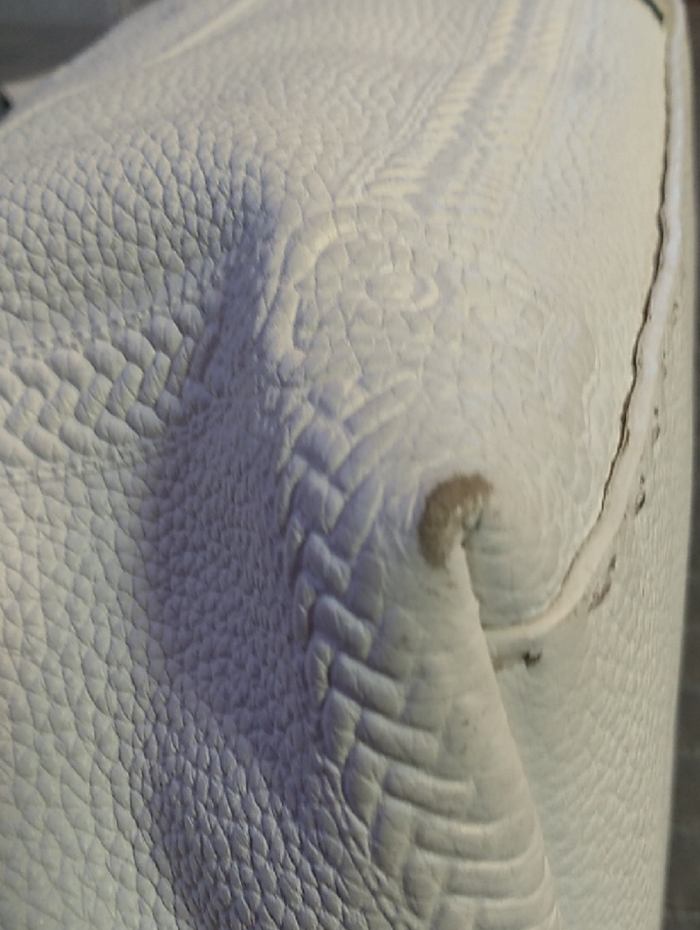 Fendi White Leather Tote with Gold-Tone Buckle Accents SELLERIA VILLA BORGHESE - Picture 9 of 17